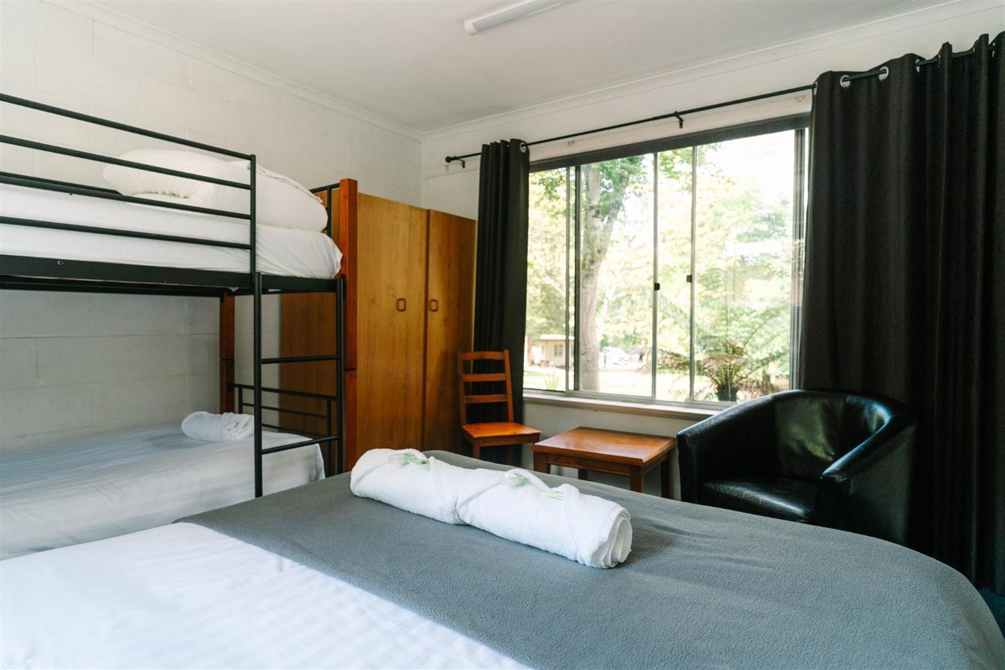 Alpine Riverside Cottages Porepunkah Exterior foto